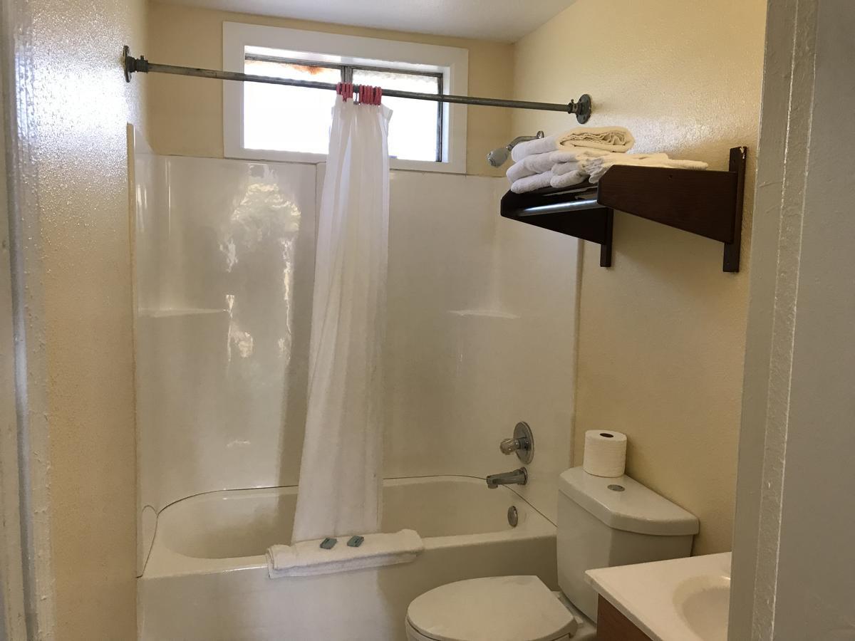 Relax Inn Of מדפורד מראה חיצוני תמונה