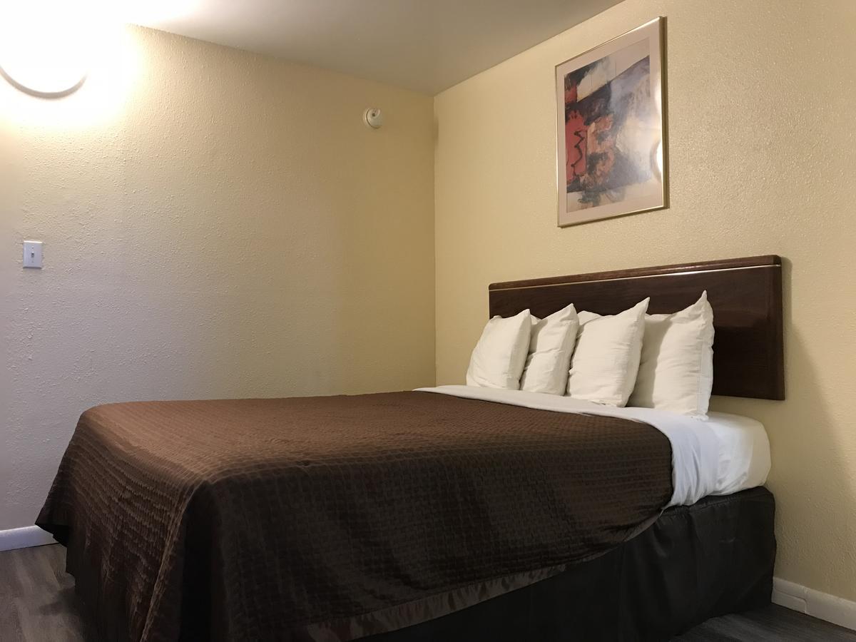 Relax Inn Of מדפורד מראה חיצוני תמונה