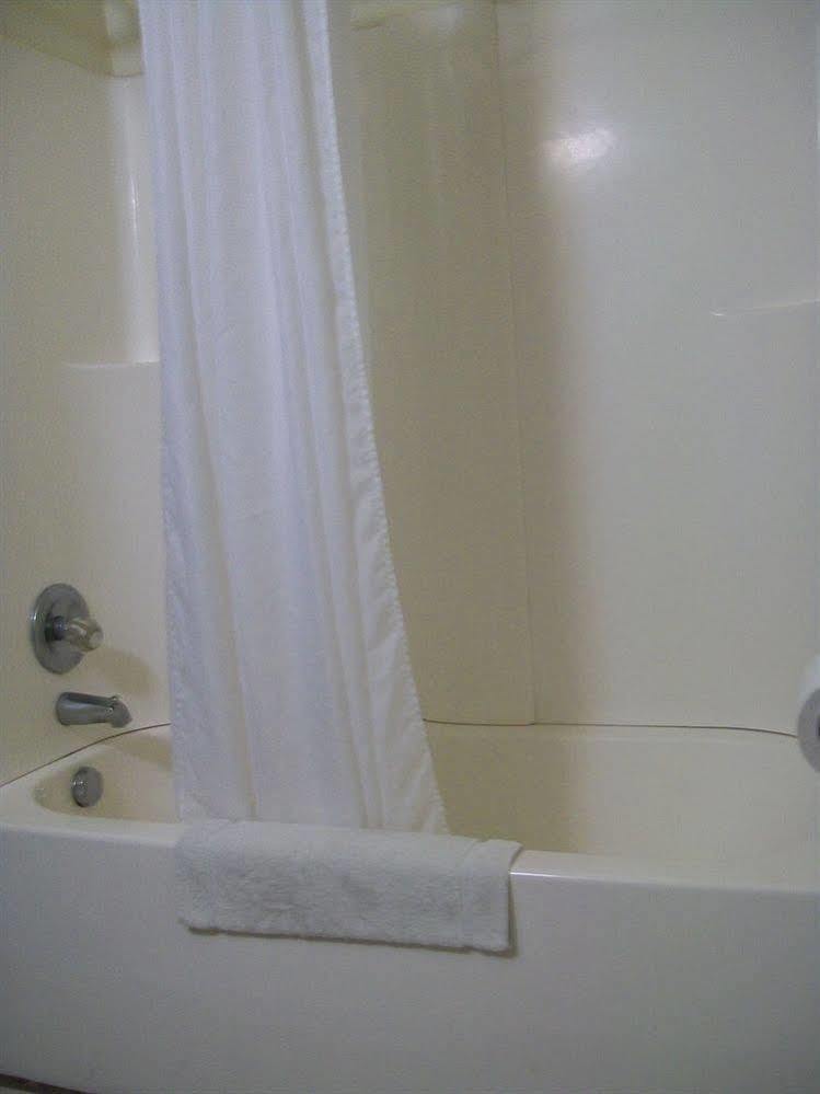 Relax Inn Of מדפורד מראה חיצוני תמונה
