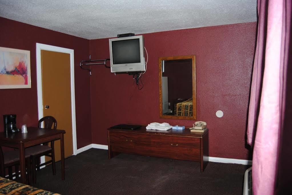 Relax Inn Of מדפורד מראה חיצוני תמונה